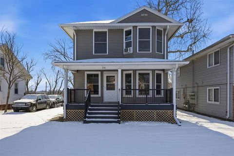 Photo of 231 32nd St NE, CedarRapids, IA 52402 (MLS # 202601902)