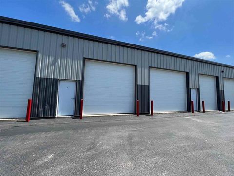 Photo of 415 62nd St Bldg B #5, Marion, IA 52302 (MLS # 202406838)