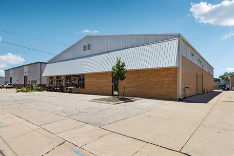Photo of 1207 Highland Ct, IowaCity, IA 52240 (MLS # 202604500)