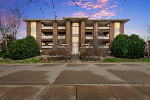 Photo of 2584 Cascade Ln, Iowa City, IA 52246 (MLS # 202501812)