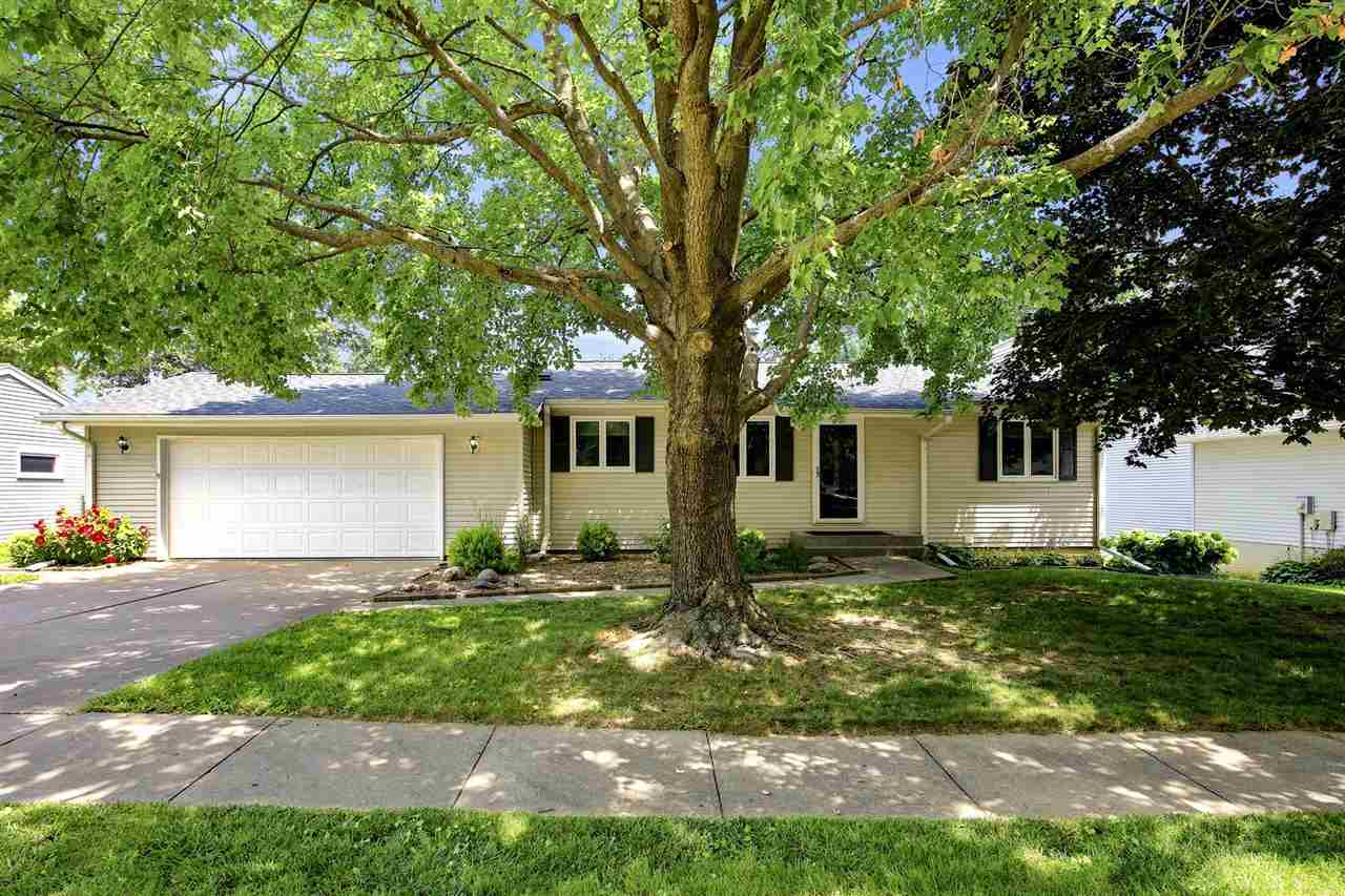 Photo 1 of 35 — 1046 Briar Drive, IowaCity, IA 52240
