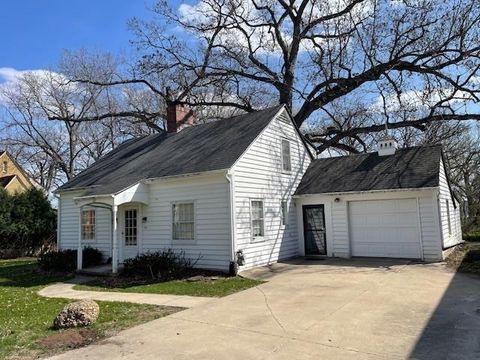 Photo of 127 Grove Street, Iowa City, IA 52245 (MLS # 202504591)