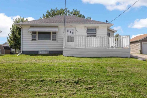 Photo of 2414 Bowling St SW, CedarRapids, IA 52404 (MLS # 202605298)