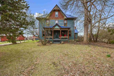 Photo of 3009 Hoosier Creek Rd NE, Cedar Rapids, IA 52404 (MLS # 202502313)