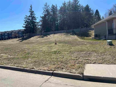 Photo of 851 Silver Ln, IowaCity, IA 52245 (MLS # 202601988)