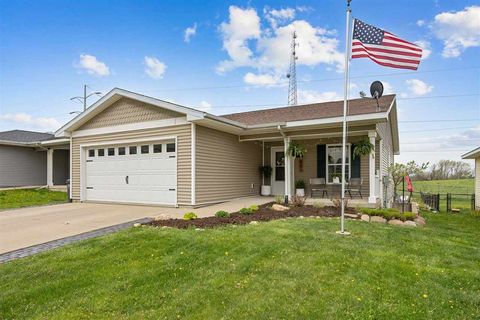 Photo of 431 Moose Drive NW, Cedar Rapids, IA 52405 (MLS # 202502851)