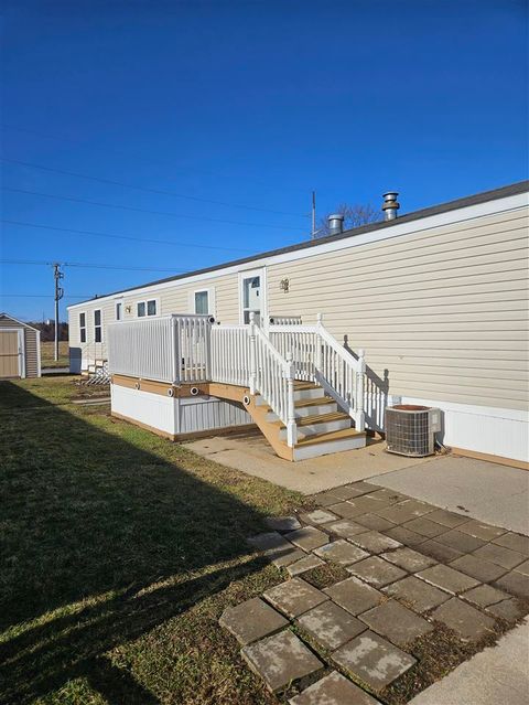 Photo of 2100 S Scott Blvd 98 #98, IowaCity, IA 52240 (MLS # 202600281)