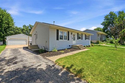 Photo of 3201 2nd St, Marion, IA 52302 (MLS # 202604442)