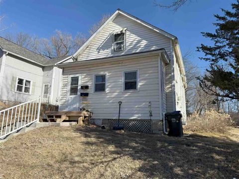 Photo of 524 N Governor St, IowaCity, IA 52245 (MLS # 202601391)