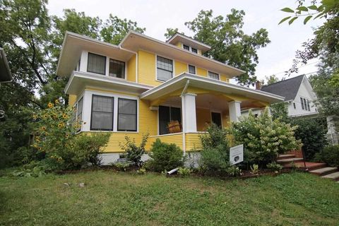 Photo of 413 N Gilbert St, Iowa City, IA 52245 (MLS # 202502239)