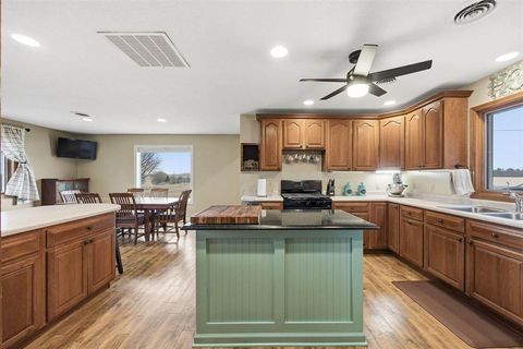 Photo of 301 Lake View Dr NE, Solon, IA 52333 (MLS # 202601598)