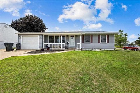 Photo of 200 Drexel Dr SW, Cedar Rapids, IA 52404 (MLS # 202504552)