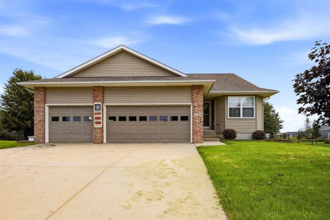 Photo of 1320 Doe Run Dr, NorthLiberty, IA 52317 (MLS # 202605181)
