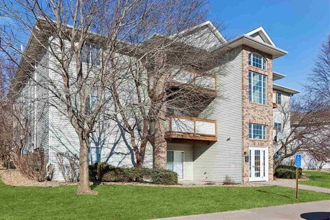 Photo of 2548 Rushmore Drive, IowaCity, IA 52246 (MLS # 202601295)