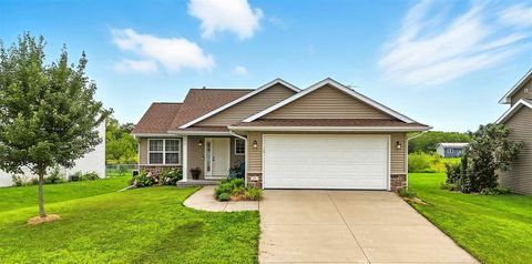 Photo of 35 Thistle Ct, Iowa City, IA 52240 (MLS # 202504826)