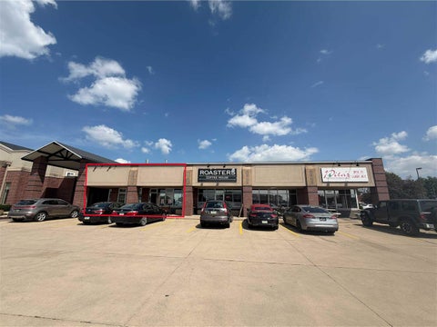 Photo of 1061 N Center Pt Rd, Hiawatha, IA 52233 (MLS # 202605301)