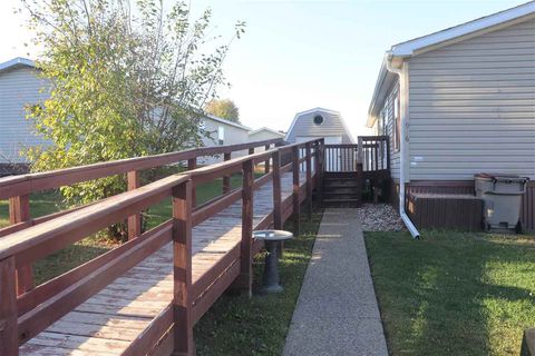 Photo of 916 Spring Ridge Drive, IA 52246 (MLS # 202506365)