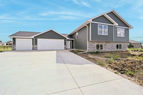 Photo of 1382 Foxtail Dr, Fairfax, IA 52228 (MLS # 202600795)
