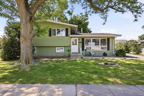 Photo of 2765 1st Avenue, Marion, IA 52402 (MLS # 202603265)