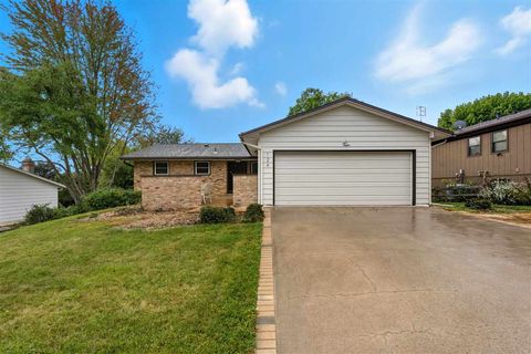 Photo of 124 Penfro Dr, IA 52246 (MLS # 202506287)