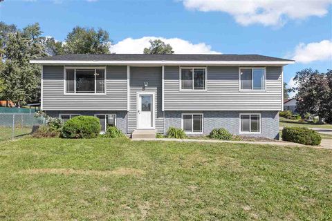 Photo of 1608 Morris Ave NW, IA 52405 (MLS # 202506091)