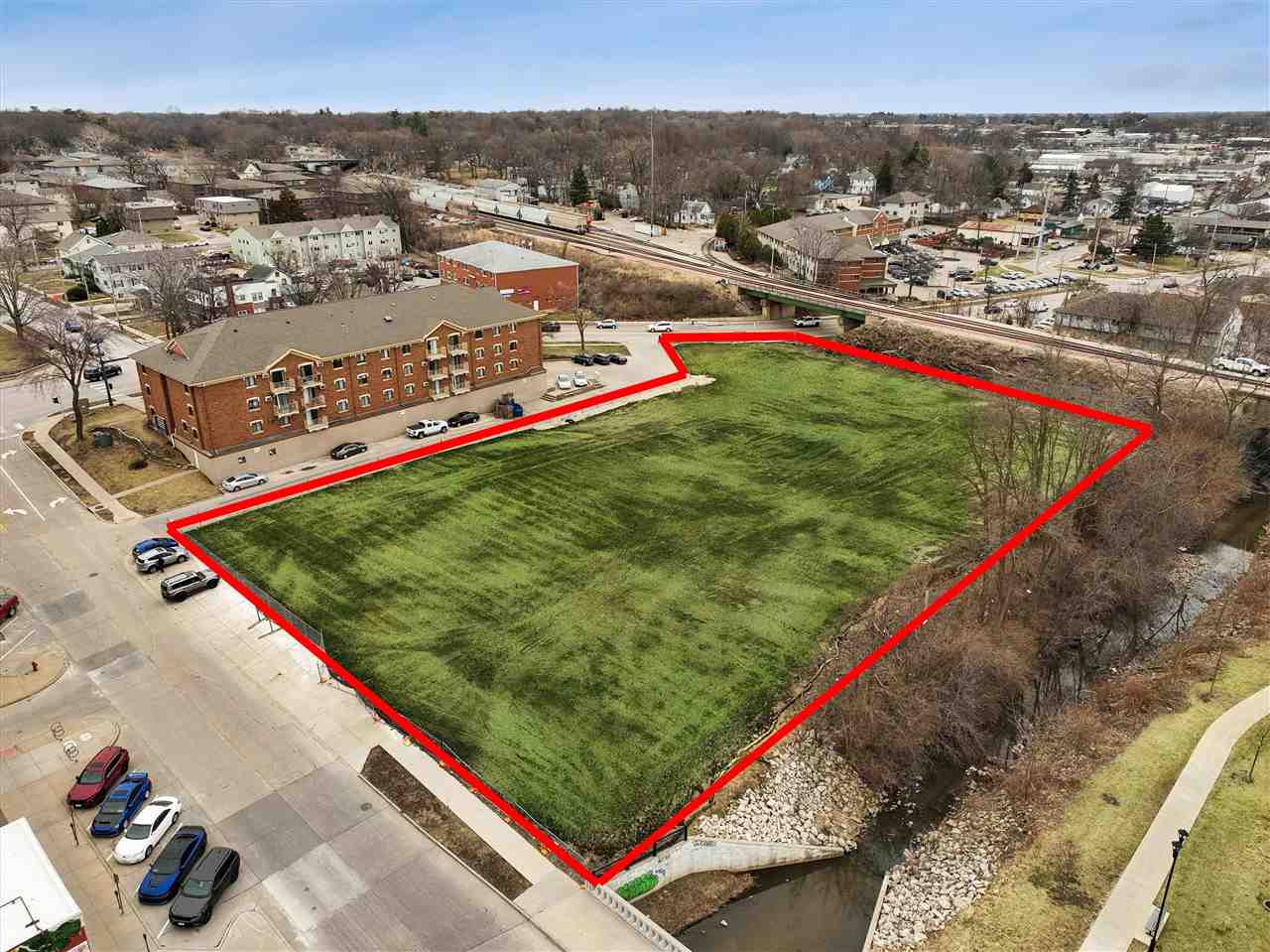 Photo 1 of 8 — 305 E Prentiss St, IowaCity, IA 52240