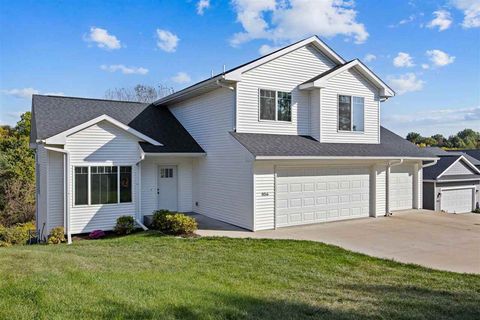 Photo of 856 N 1st Ave, IowaCity, IA 52245 (MLS # 202506538)