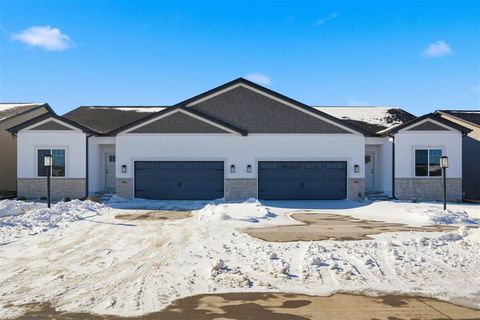 Photo of 945 Eisenhower Blvd, NorthLiberty, IA 52317 (MLS # 202601854)