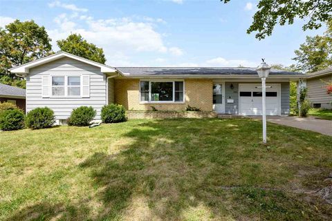 Photo of 1812 Rochester Ct, Iowa City, IA 52245 (MLS # 202505713)