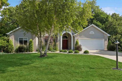 Photo of 335 Auburn Hills Dr, Coralville, IA 52241 (MLS # 202505515)