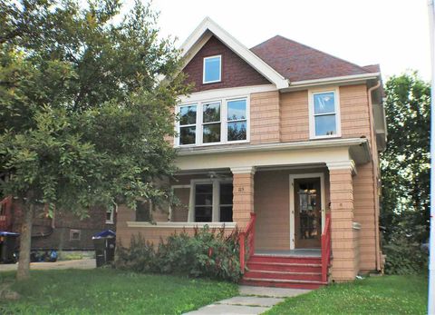 Photo of 115 S Lucas St, Iowa City, IA 52240 (MLS # 202503939)