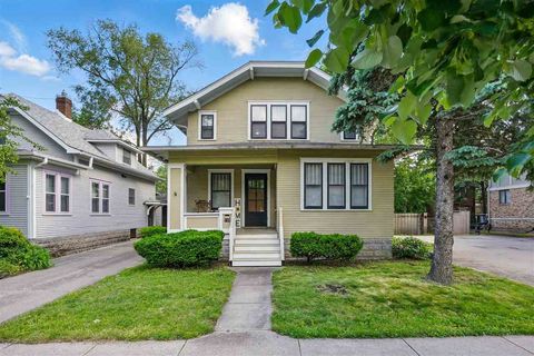 Photo of 715 E Market St, Iowa City, IA 52245 (MLS # 202503449)