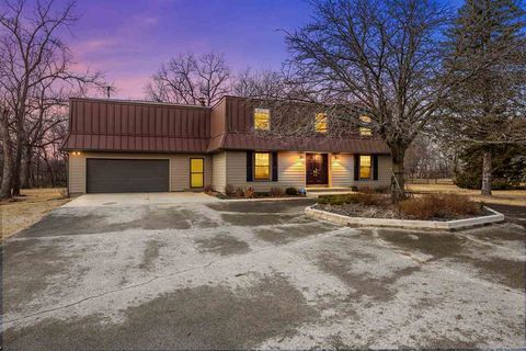 Photo of 5297 Sand Rd. SE, IowaCity, IA 52240 (MLS # 202602935)