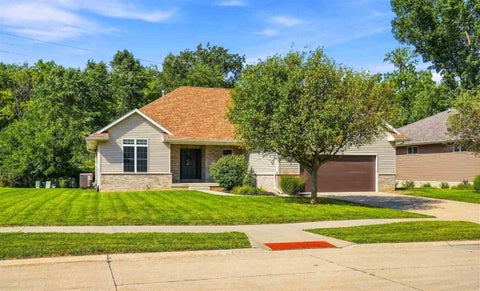 Photo of 3808 Richland Dr NW, CedarRapids, IA 52405 (MLS # 202605165)