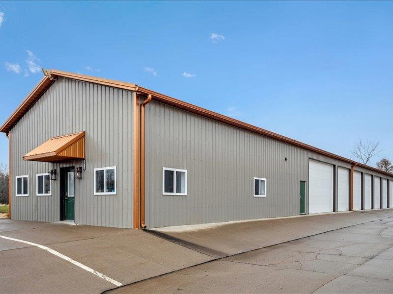 Photo 1 of 16 — 1315 River's Edge Dr., Muscatine, IA 32761