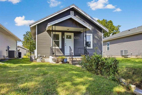 Photo of 905 12th St NE, CedarRapids, IA 52402 (MLS # 202605530)