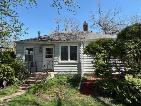 Photo of 922 6th Ave, IowaCity, IA 52240 (MLS # 202602591)