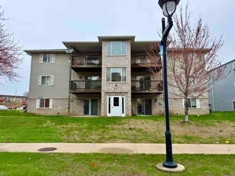 Photo of 203 5th St 4 #4, Coralville, IA 52241 (MLS # 202602257)