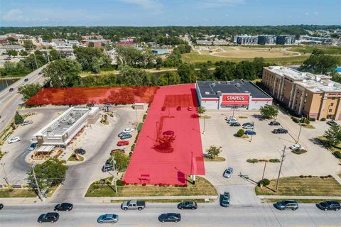 Photo of 820 S Riverside Dr, IowaCity, IA 52246 (MLS # 202604428)