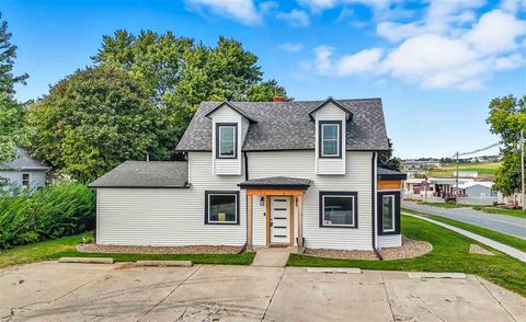Photo of 100 W Maple St, IA 52361 (MLS # 202506137)