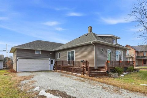 Photo of 827 W Madison, Washington, IA 52353 (MLS # 202600249)