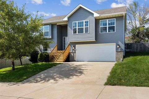 Photo of 960 Covered Wagon Dr, Iowa City, IA 52240 (MLS # 202504867)