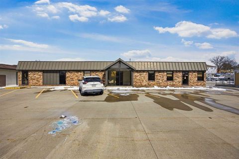 Photo of 408 Highland Ct, IowaCity, IA 52240 (MLS # 202601926)