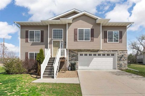 Photo of 1041 Manitou Trail, Iowa City, IA 52245 (MLS # 202502661)