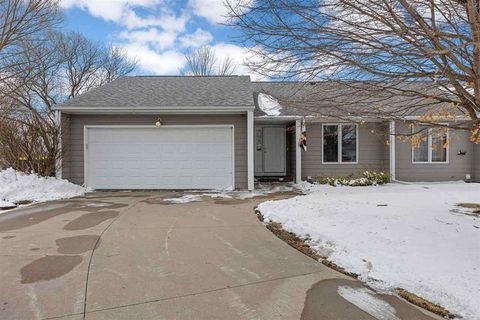 Photo of 40 Gryn Ct, IowaCity, IA 52246 (MLS # 202601845)