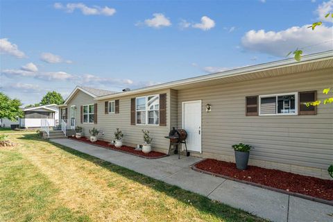 Photo of 279 Paddock Cir, IA 52240 (MLS # 202505936)
