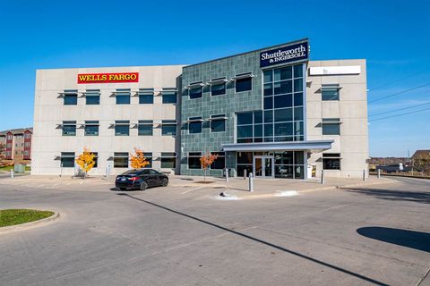 Photo of 327 2nd St. 3rd floor #3rd floor, Coralville, IA 52241 (MLS # 202502068)