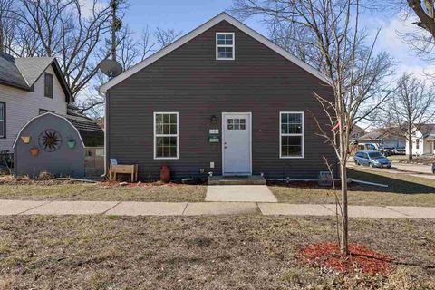 Photo of 1103 9th St SE, Cedar Rapids, IA 52401 (MLS # 202501865)
