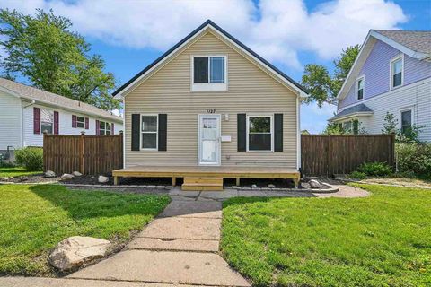 Photo of 1127 NW 10th Street, CedarRapids, IA 52405 (MLS # 202603488)