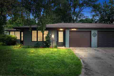 Photo of 3302 Hanover Ct, IowaCity, IA 52245 (MLS # 202605054)